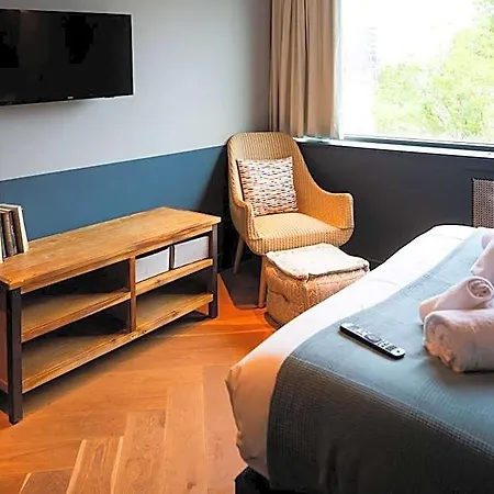 Hotel Rooms25
