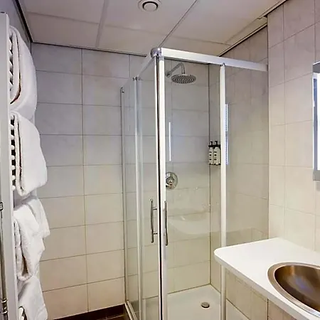 Rooms25 *