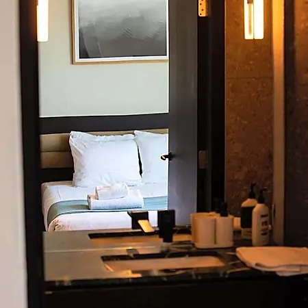 Rooms25 Hotel *