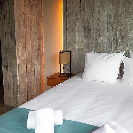 Rooms25 Hotel *