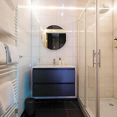 Hotel Rooms25