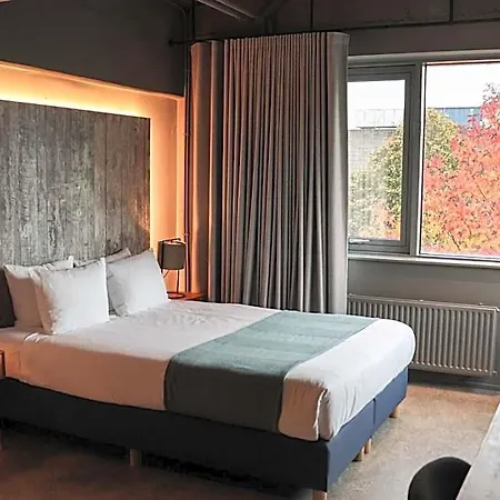 Rooms25 *