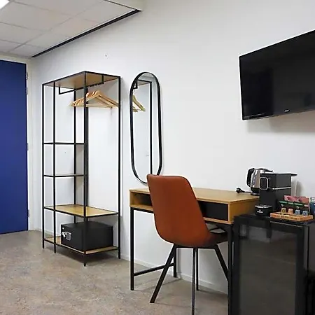 Rooms25 *