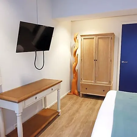 Rooms25 Hotel *